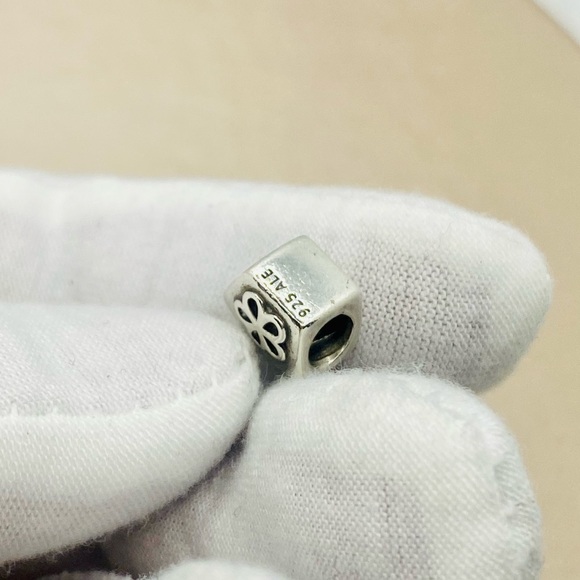 EUC Pandora 790473PCZ Sterling Silver Scalloped Purse Charm w/ Pink Zirconia - Picture 6 of 7